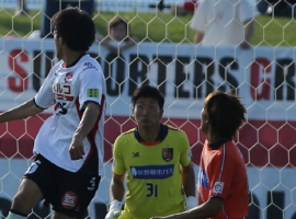 R32X2622-11.jpg