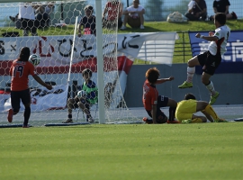 R32X2716-11.jpg