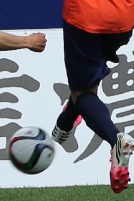 R32X2490-11.jpg